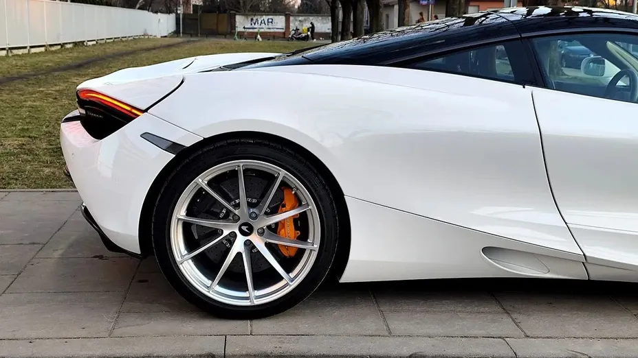 McLaren 720S Coupe -