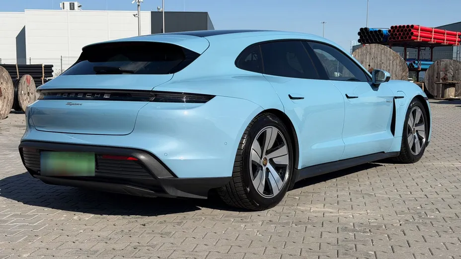 PORSCHE Taycan -