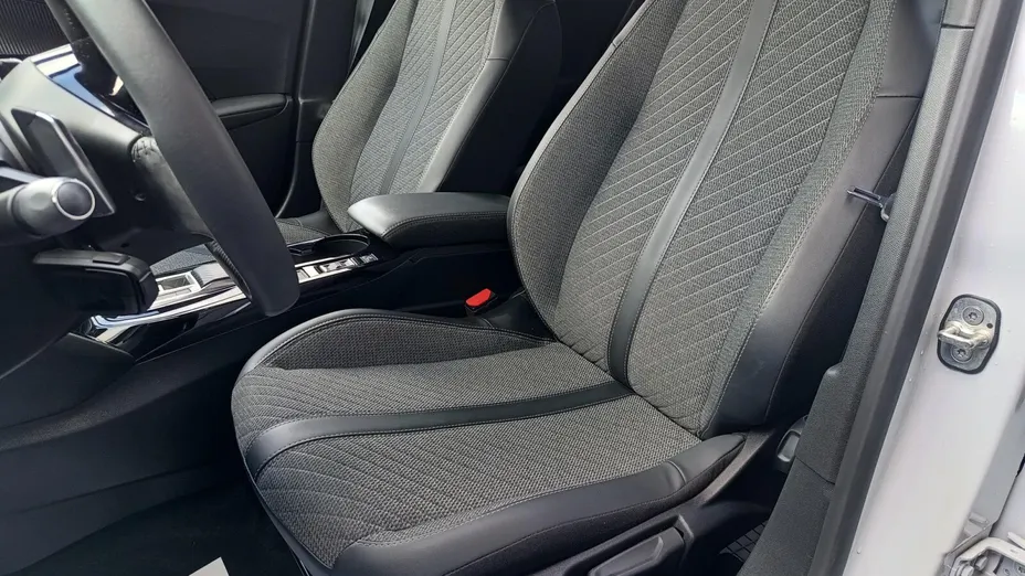 PEUGEOT 2008 2008 PureTech 130 Allure S&S EAT8
