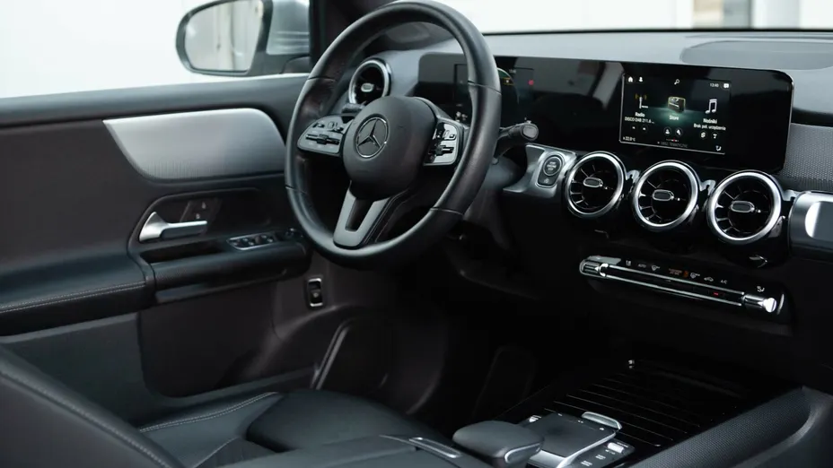 MERCEDES-BENZ GLB GLB 180 7G-DCT