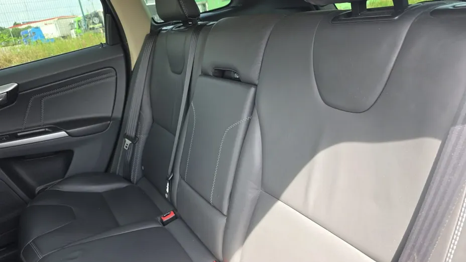 VOLVO XC60 -