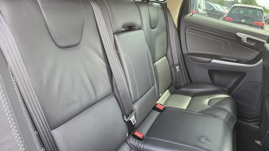 VOLVO XC60 -