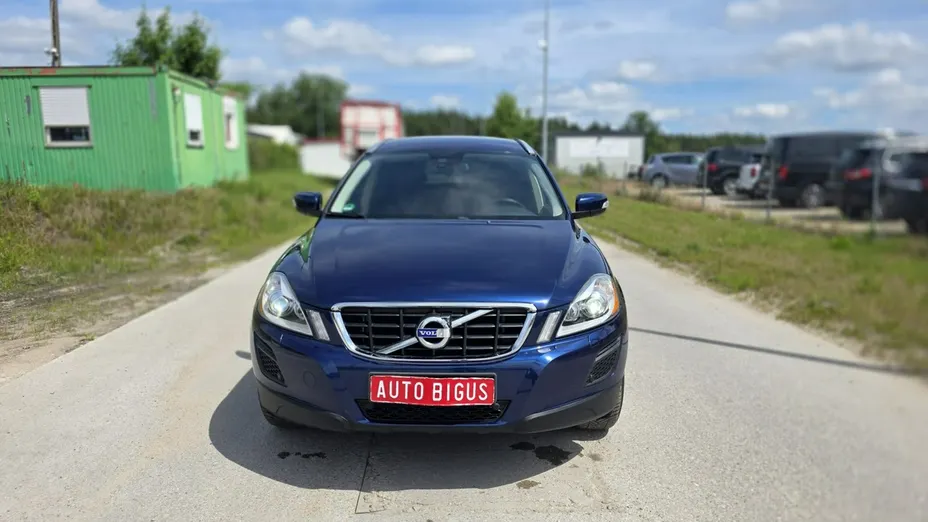 VOLVO XC60 -