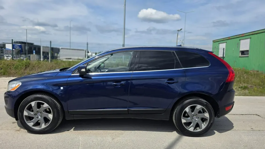 VOLVO XC60 -