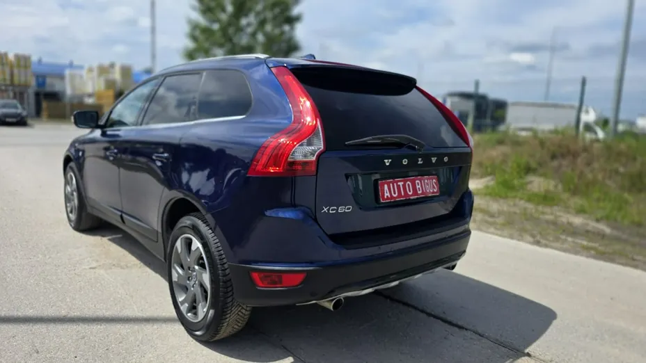 VOLVO XC60 -