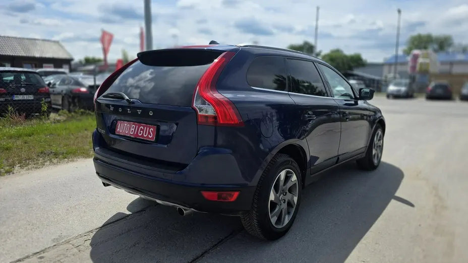 VOLVO XC60 -