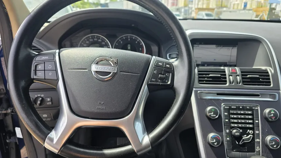 VOLVO XC60 -