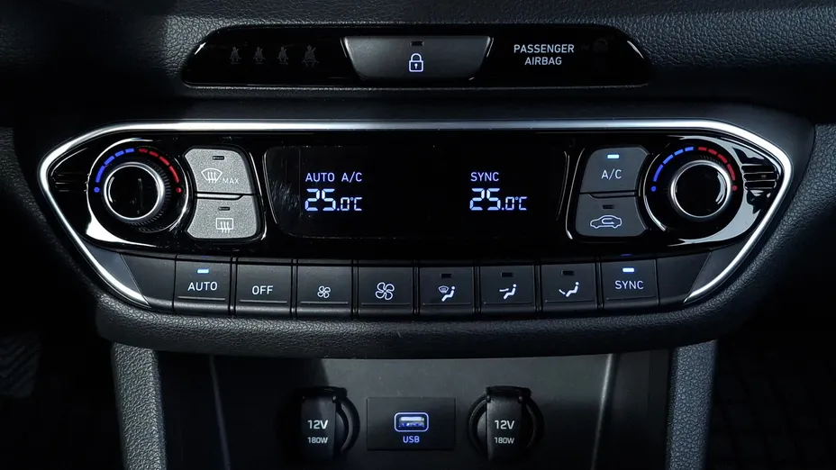 HYUNDAI i30 i30 1.0 T-GDI Smart