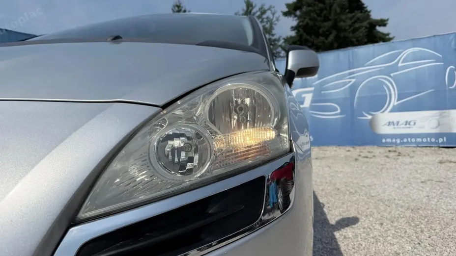 PEUGEOT 5008 -