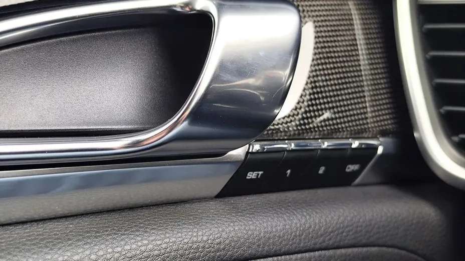 PORSCHE Panamera -