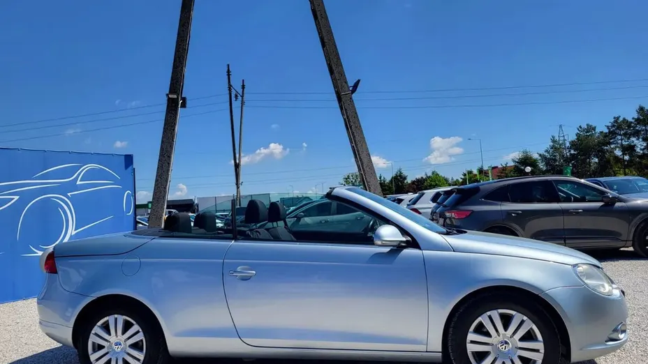 VOLKSWAGEN Eos -