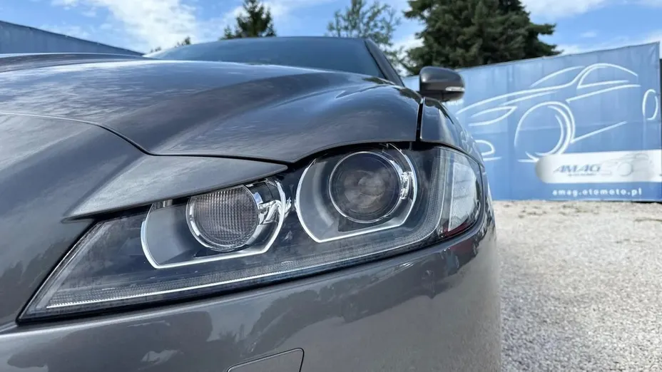 JAGUAR XF -