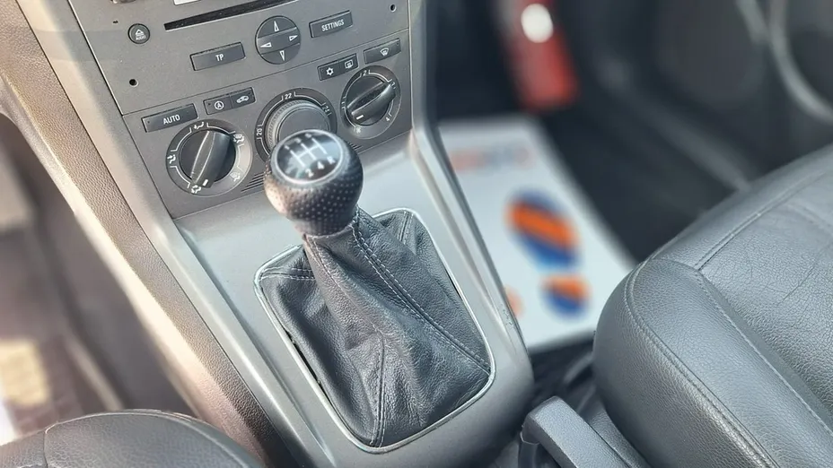 OPEL Antara -