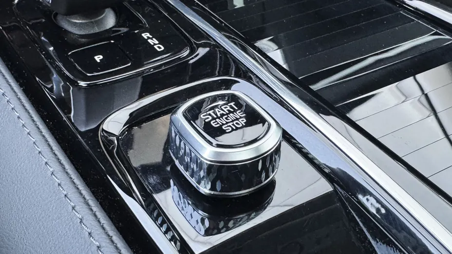 VOLVO V60 V60 T6 AWD Plug-In Hybrid Plus Dark aut
