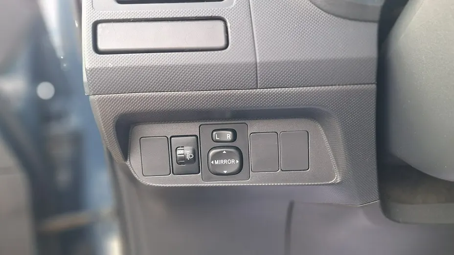 TOYOTA Auris -