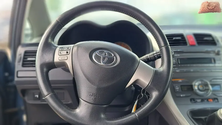 TOYOTA Auris -