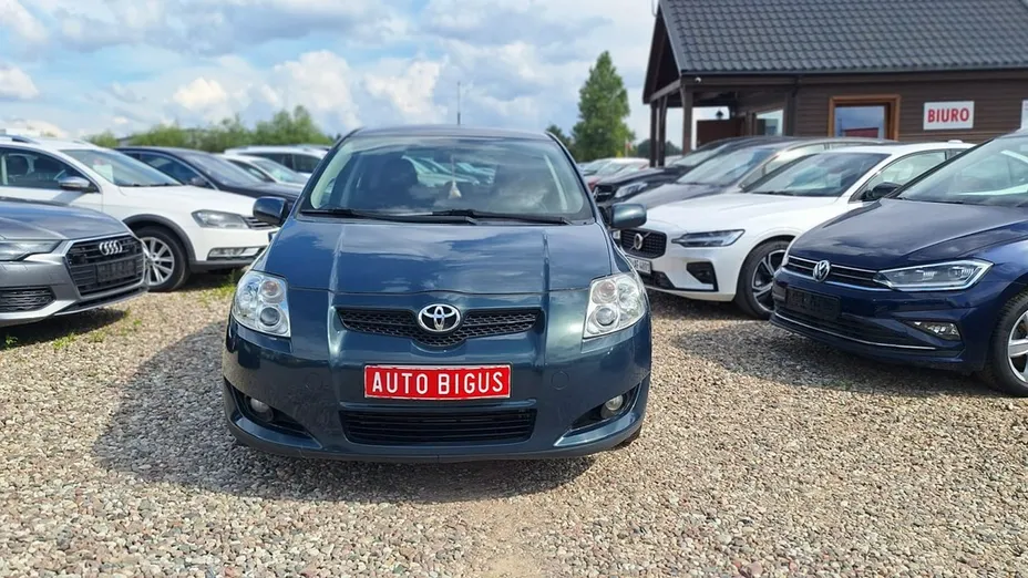 TOYOTA Auris -