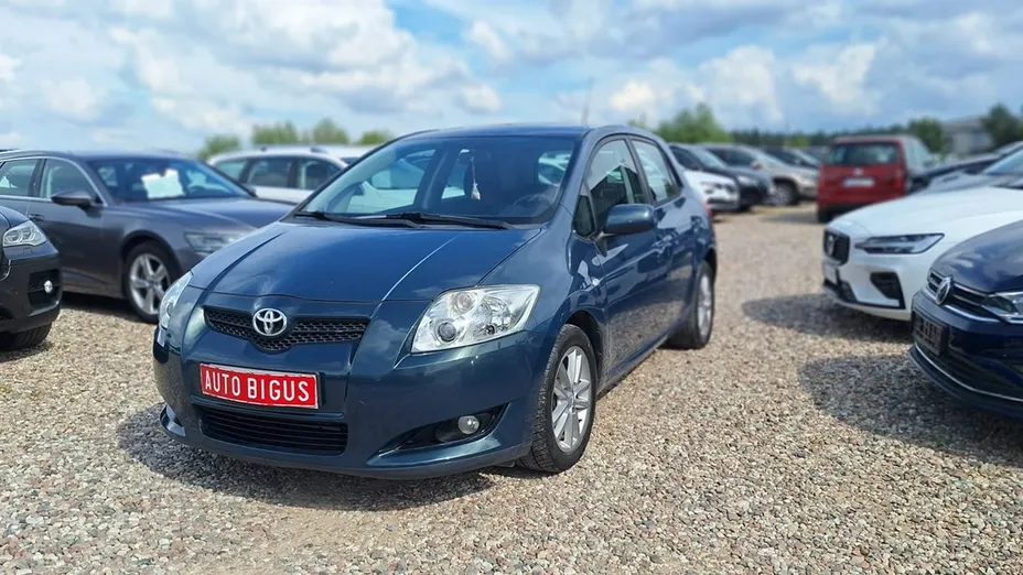 TOYOTA Auris -
