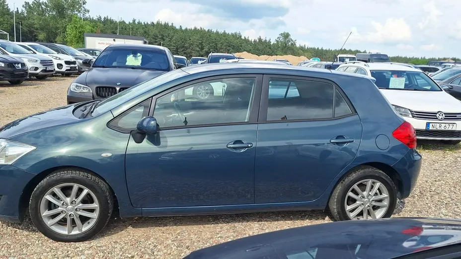 TOYOTA Auris -