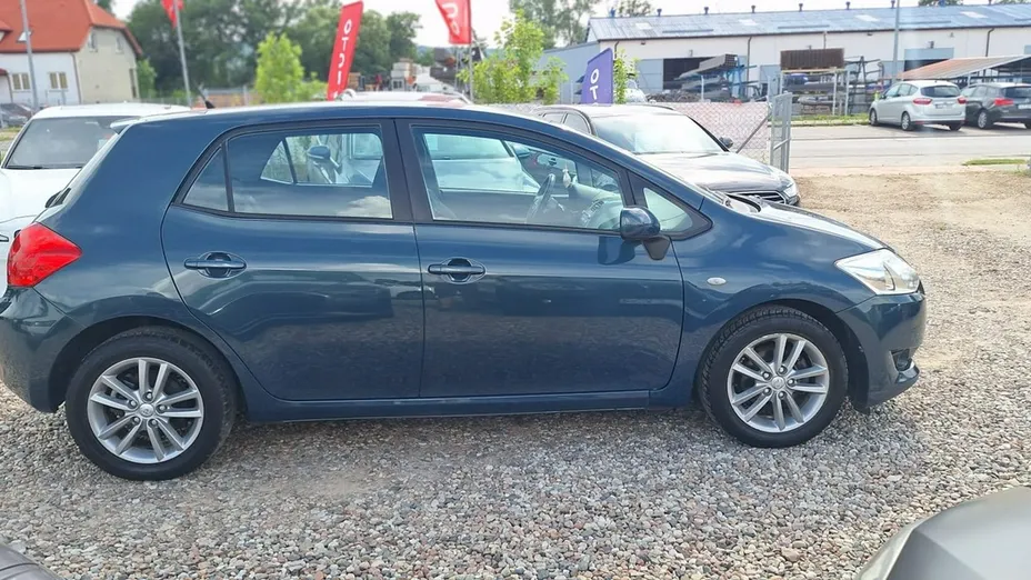 TOYOTA Auris -