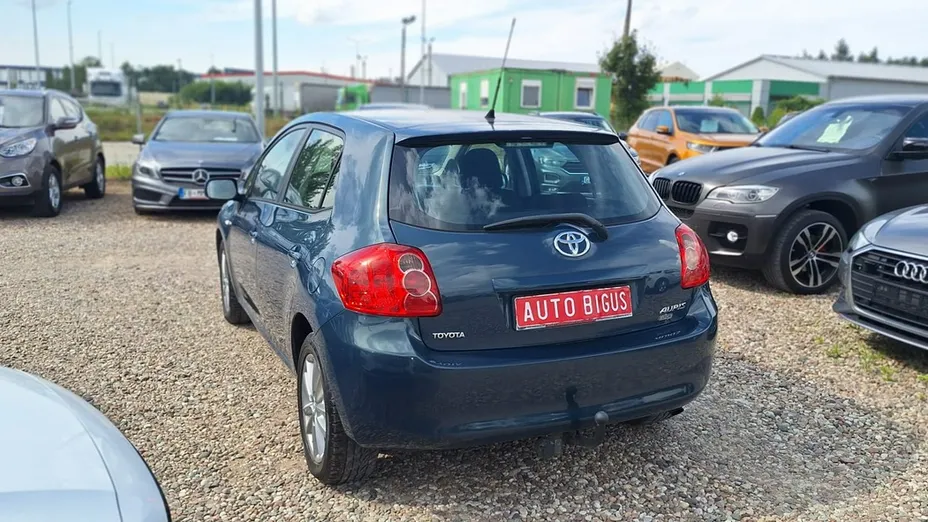TOYOTA Auris -