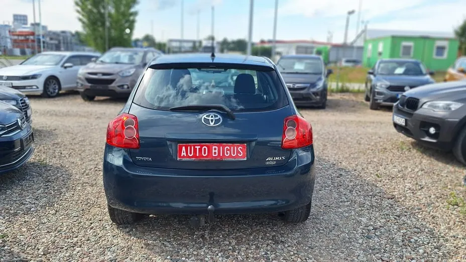 TOYOTA Auris -