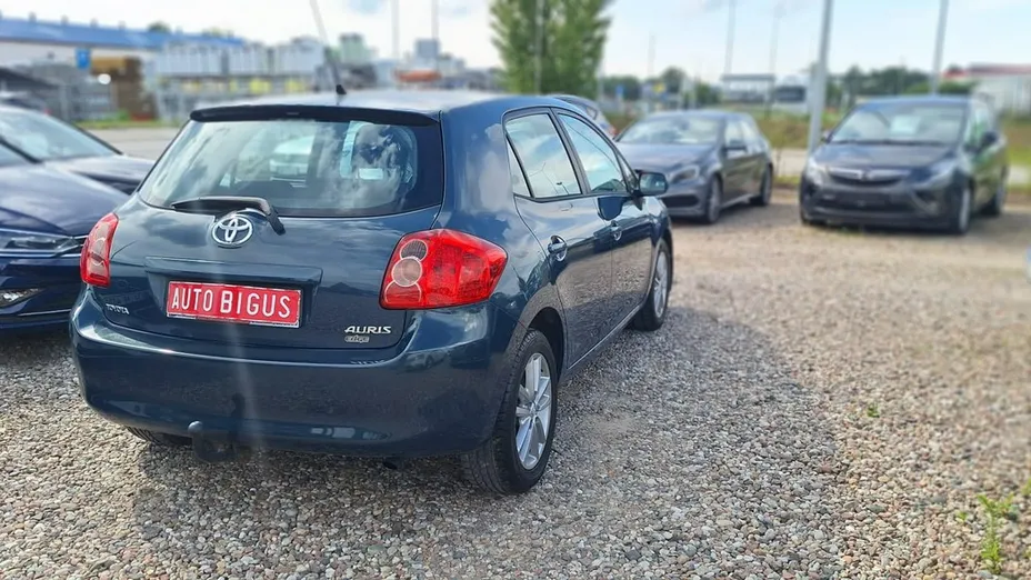 TOYOTA Auris -