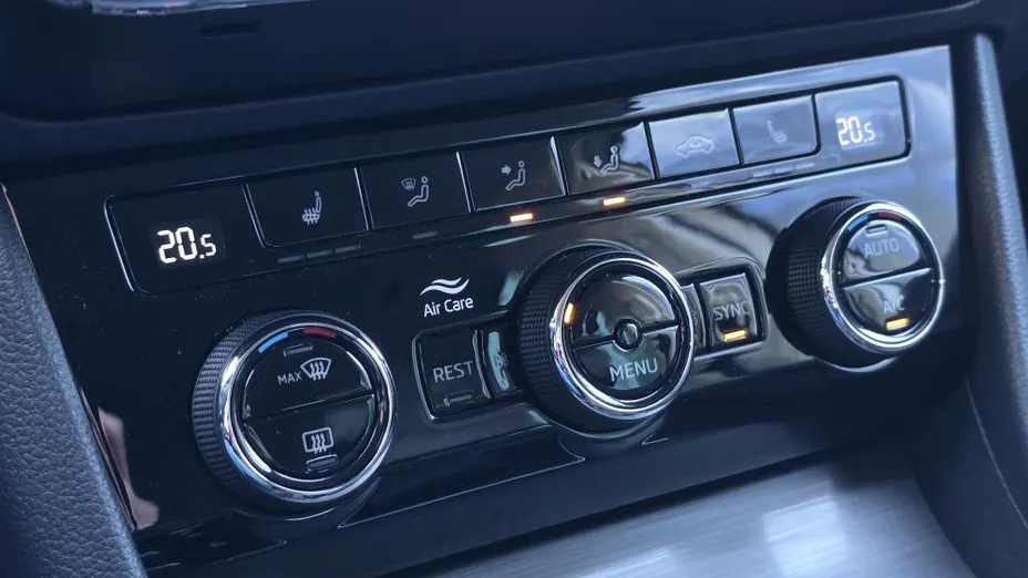 SKODA Superb Superb 2.0 TDI SCR Style DSG