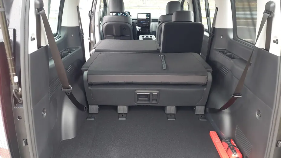 HYUNDAI Staria Staria 1.6 T-GDI HEV Smart VIP aut Nowy