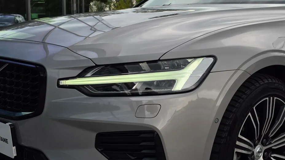 VOLVO V60 V60 T6 AWD Plug-In Hybrid Plus Dark aut