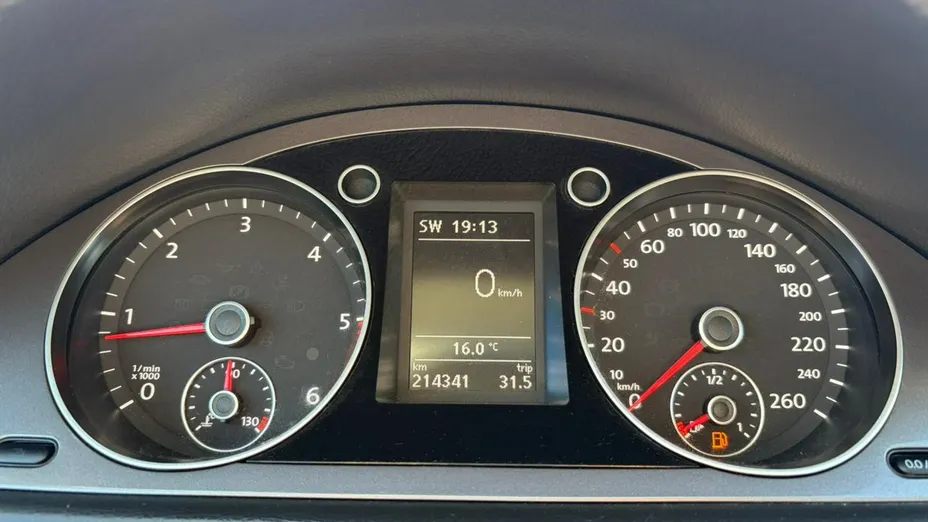 VOLKSWAGEN Passat -