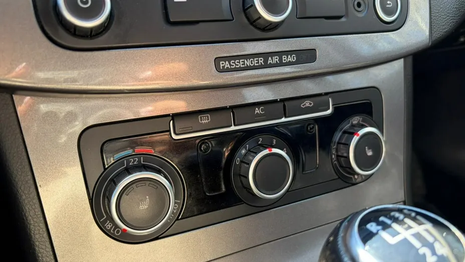 VOLKSWAGEN Passat -