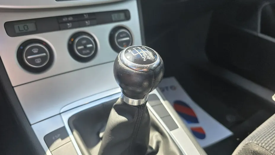 VOLKSWAGEN Passat -