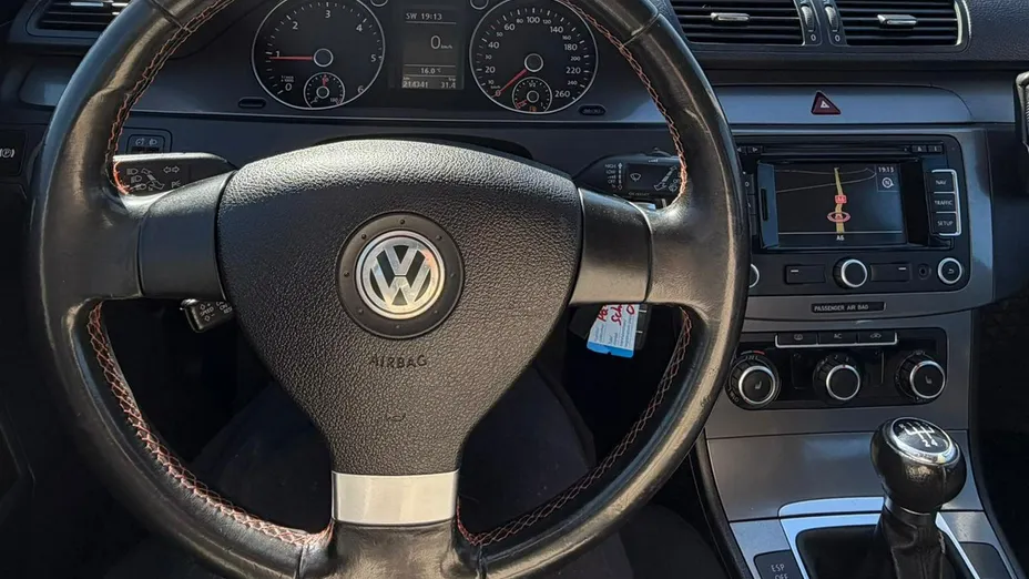 VOLKSWAGEN Passat -