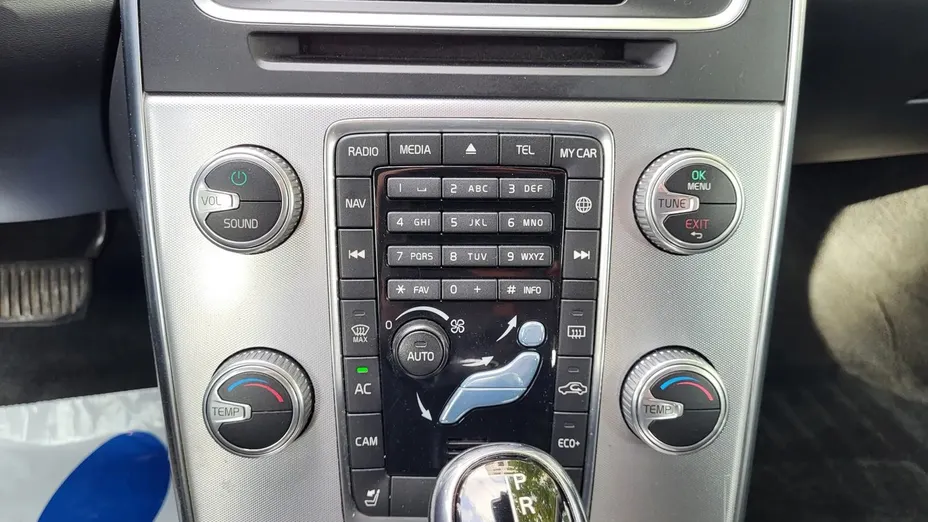 VOLVO V60 -