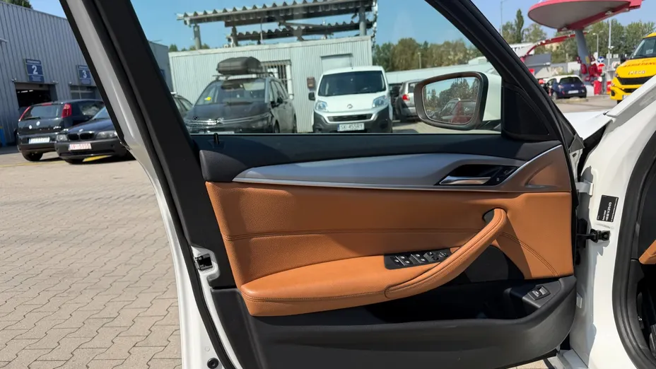 BMW Seria 5 520d Luxury Line aut
