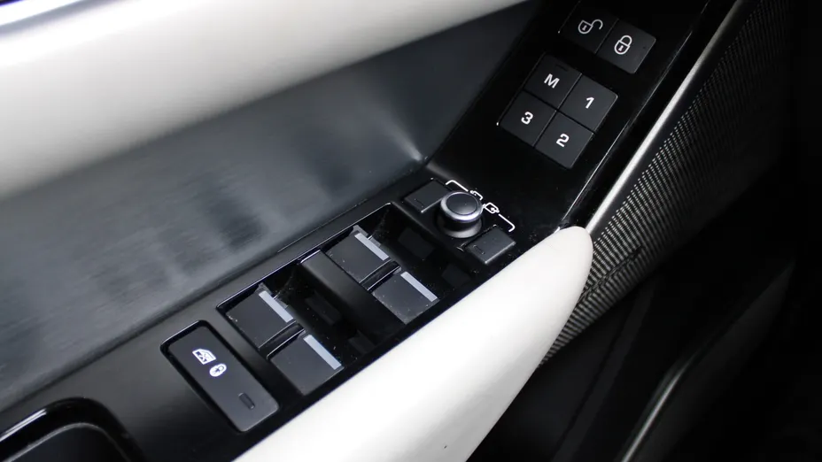 LAND ROVER Range Rover Velar Velar 2.0 SD4 R-Dynamic HSE