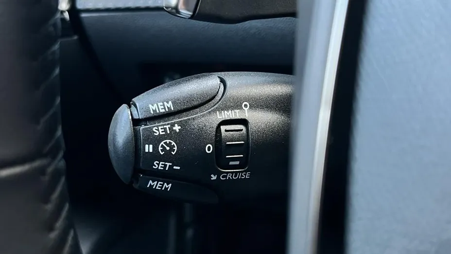 PEUGEOT 2008 2008 1.2 PureTech Allure S&S EAT8