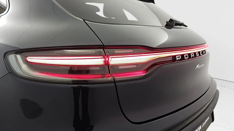 PORSCHE Macan -