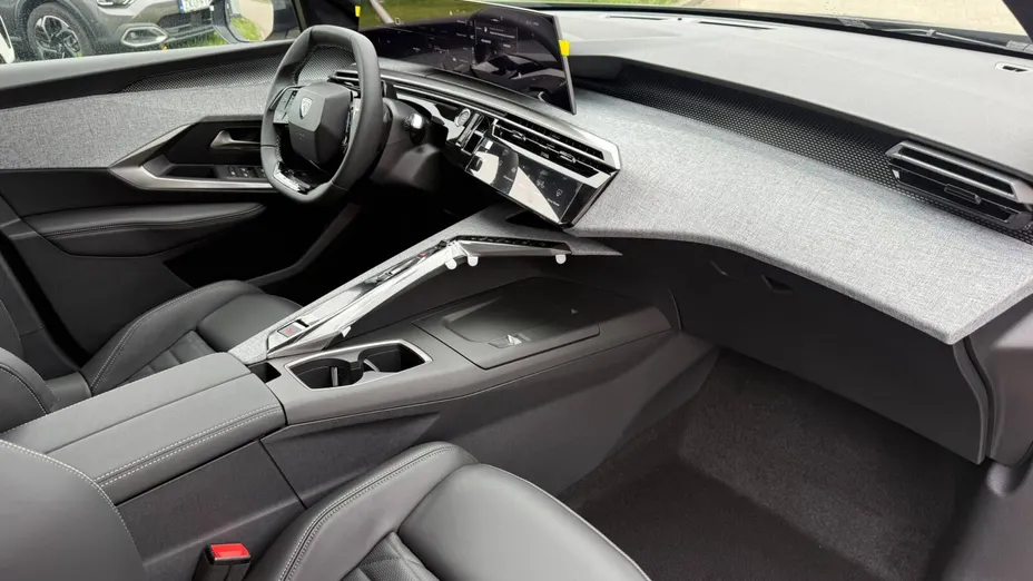 PEUGEOT 5008 5008 1.2 PureTech mHEV GT Exclusive S&S e-DCS6 Nowy