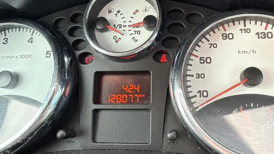 PEUGEOT 207 -