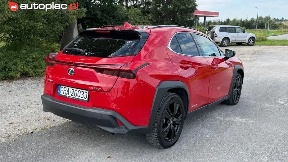 LEXUS UX -