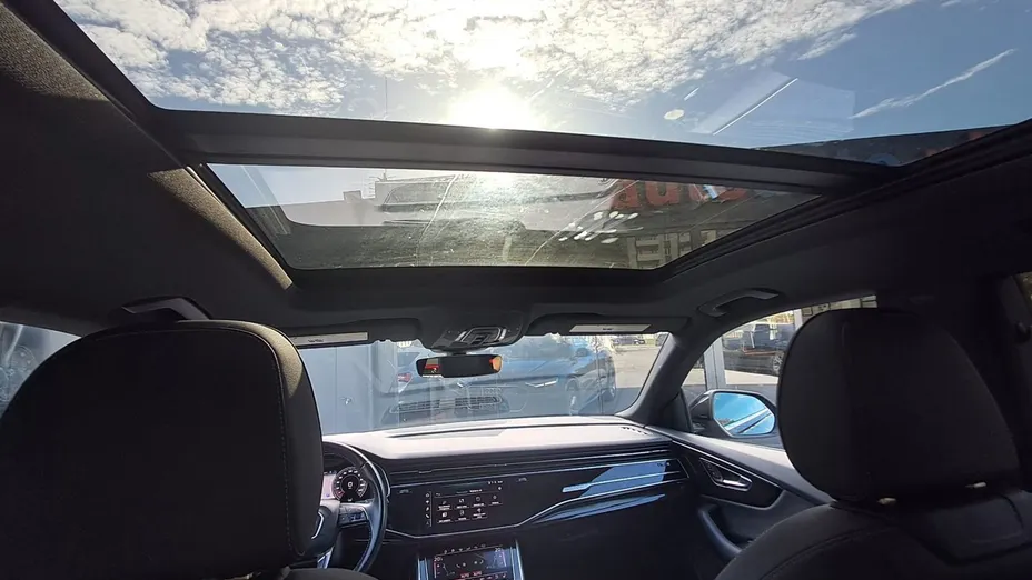 AUDI Q8 -