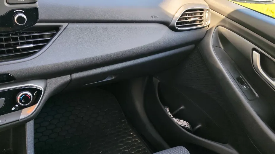 HYUNDAI i30 -