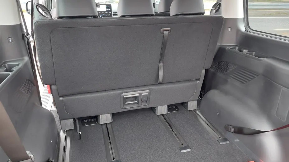 HYUNDAI Staria Staria 1.6 T-GDI HEV Smart VIP aut Nowy