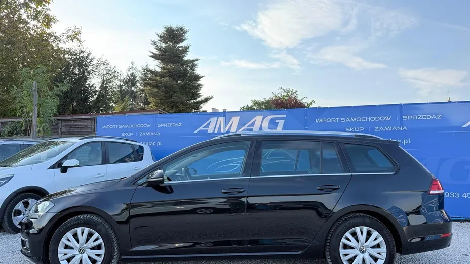 VOLKSWAGEN Golf -
