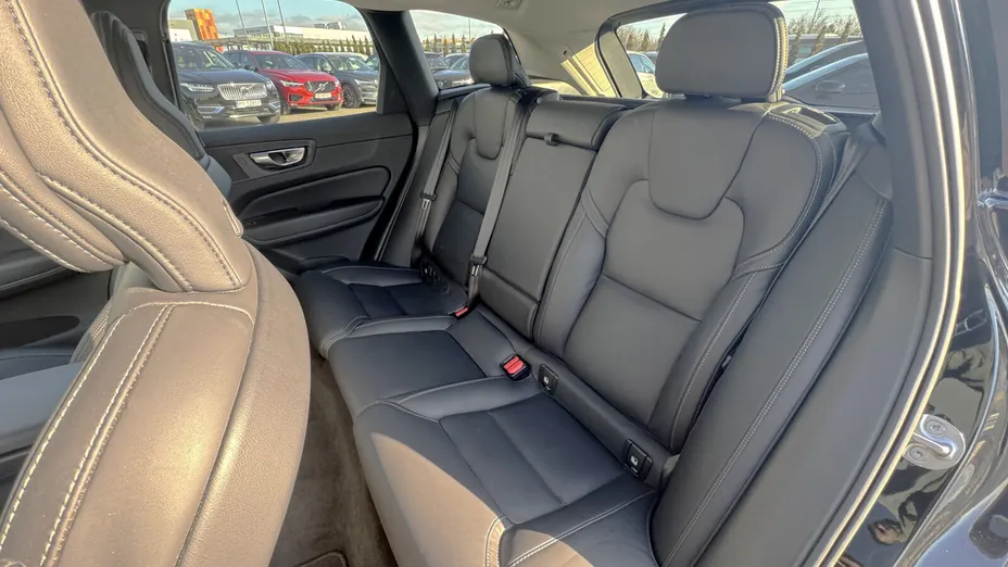 VOLVO XC60 XC60 B4 D AWD Plus Dark aut