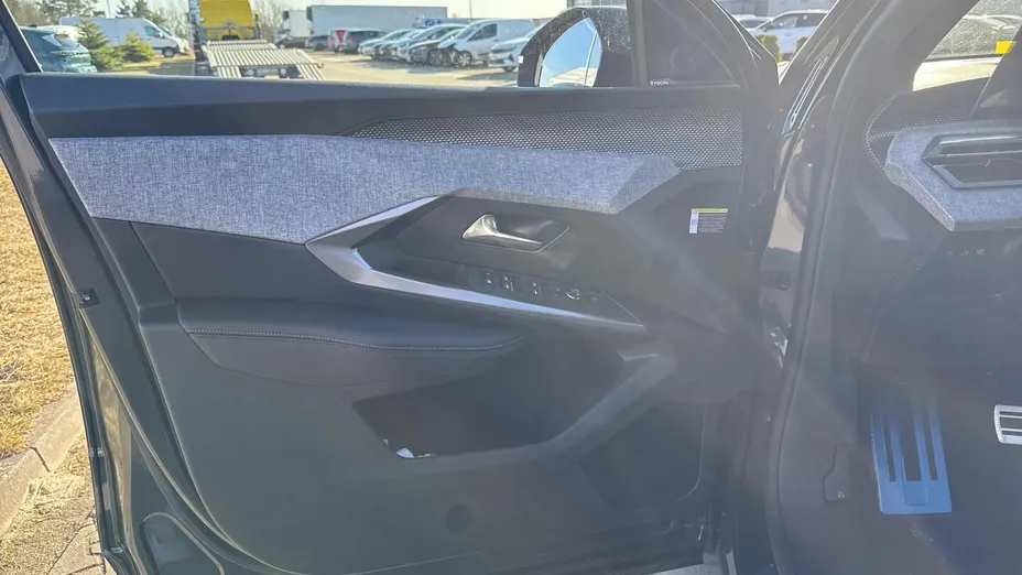 PEUGEOT 5008 5008 1.2 PureTech mHEV GT Exclusive S&S e-DCS6 Nowy