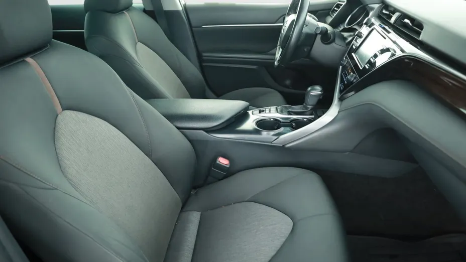 Toyota Camry -
