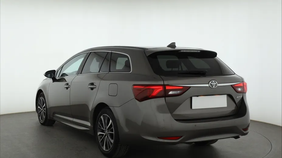 Toyota Avensis -